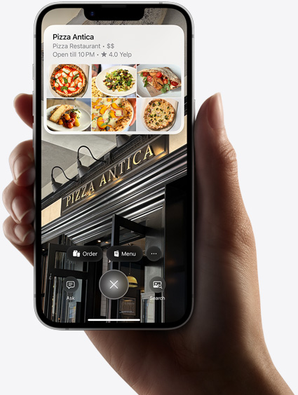 Ruka koja drži iPhone 16e koji prikazuje rezultate pretraživanja pomoću vizualne inteligencije.