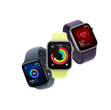 A series of three Apple&nbsp;Watch&nbsp;SE&nbsp;3 models in an upward trending diagonal row. All face forward, the first in Midnight Aluminium displays a sleep score, the second in Starlight Aluminium displays the Home screen and time, the third in Starlight Aluminium displays a pulsating heart image and vitals data.