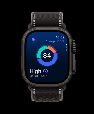 Apple Watch Ultra 3, kleur zwart, kast van titanium, cirkeldiagram van slaapscore op het display, bandje, Trail-bandje, kleur zwart/houtskool