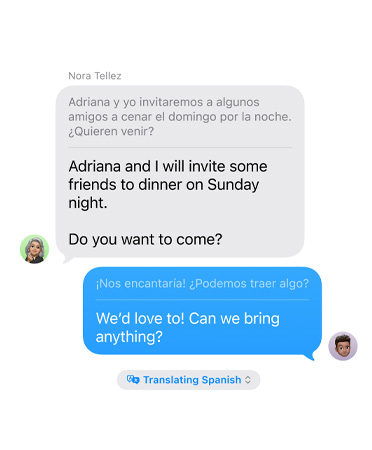 Traducción en Vivo en Mensajes, con el mensaje "Adriana y yo invitaremos a algunos amigos a cenar el domingo por la noche. ¿Quieren venir?", traducido automáticamente al español